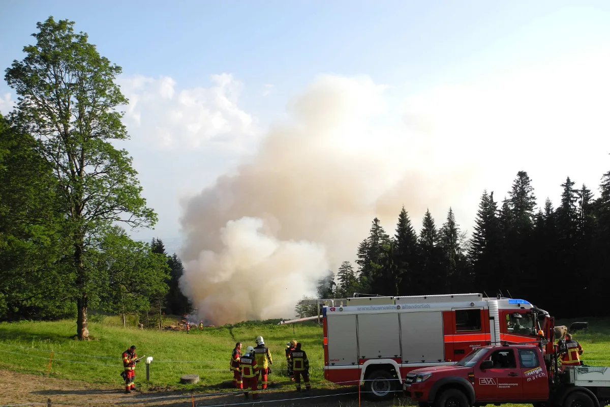 Altendorf: Abbrennen von Waldabfällen führt zu Feuerwehreinsatz
