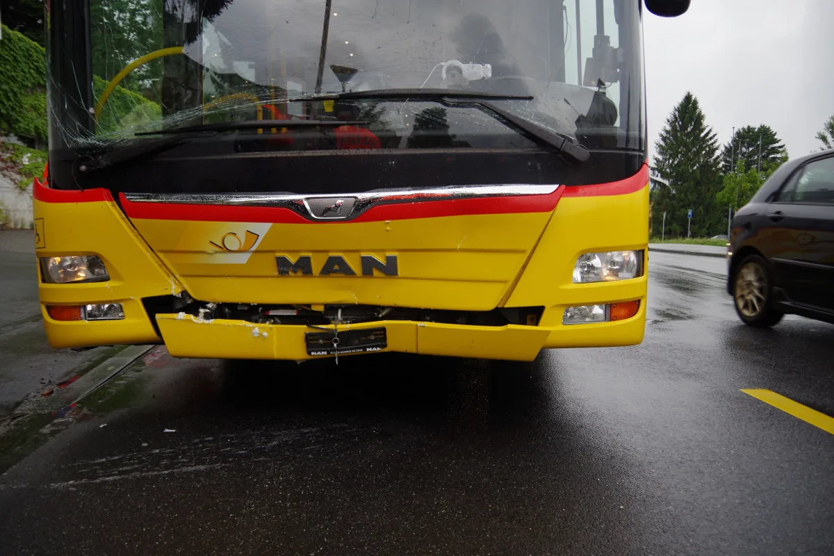Chur GR - Auffahrcrash mit Postauto