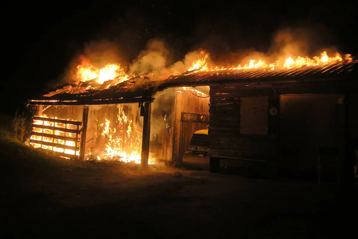 Winterthur-Töss ZH - Geräteschuppen steht in Flammen