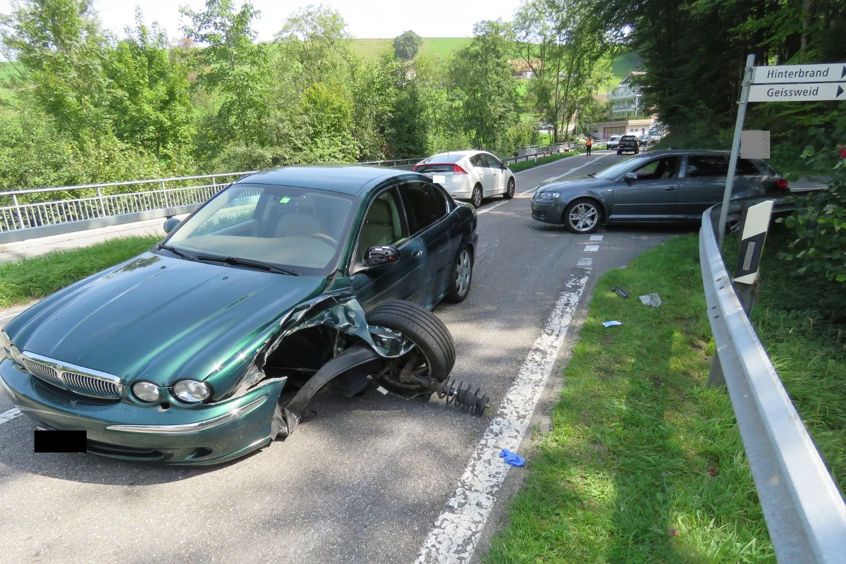 Sins AG - Crash zweier Autos - Zeugenaufruf
