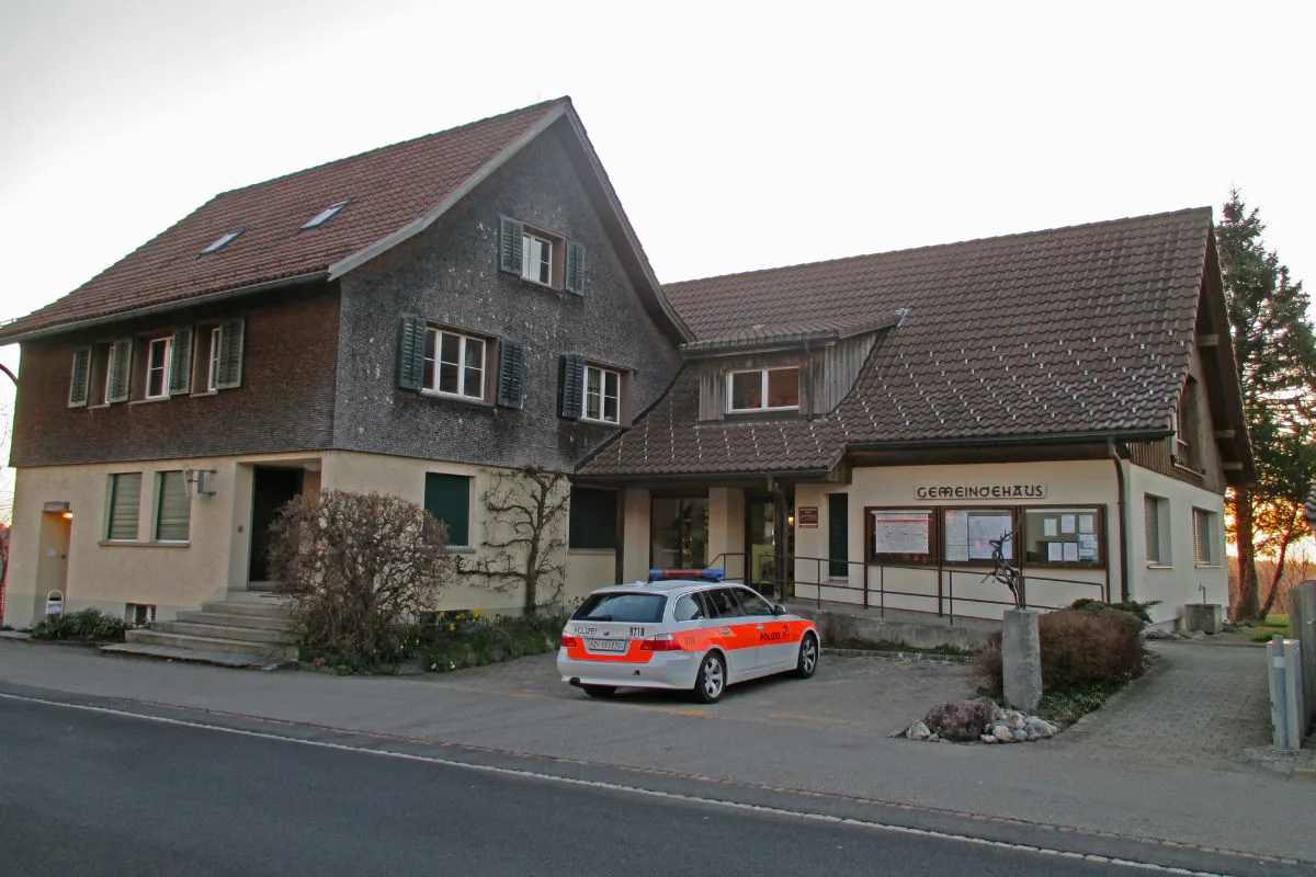 Gemeindehaus Hirzel von Dieben heimgesucht