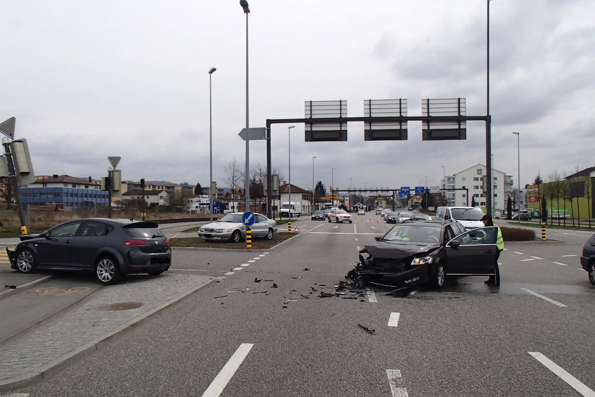 Rotlicht-Missachtung führt zu Crash in Oftringen