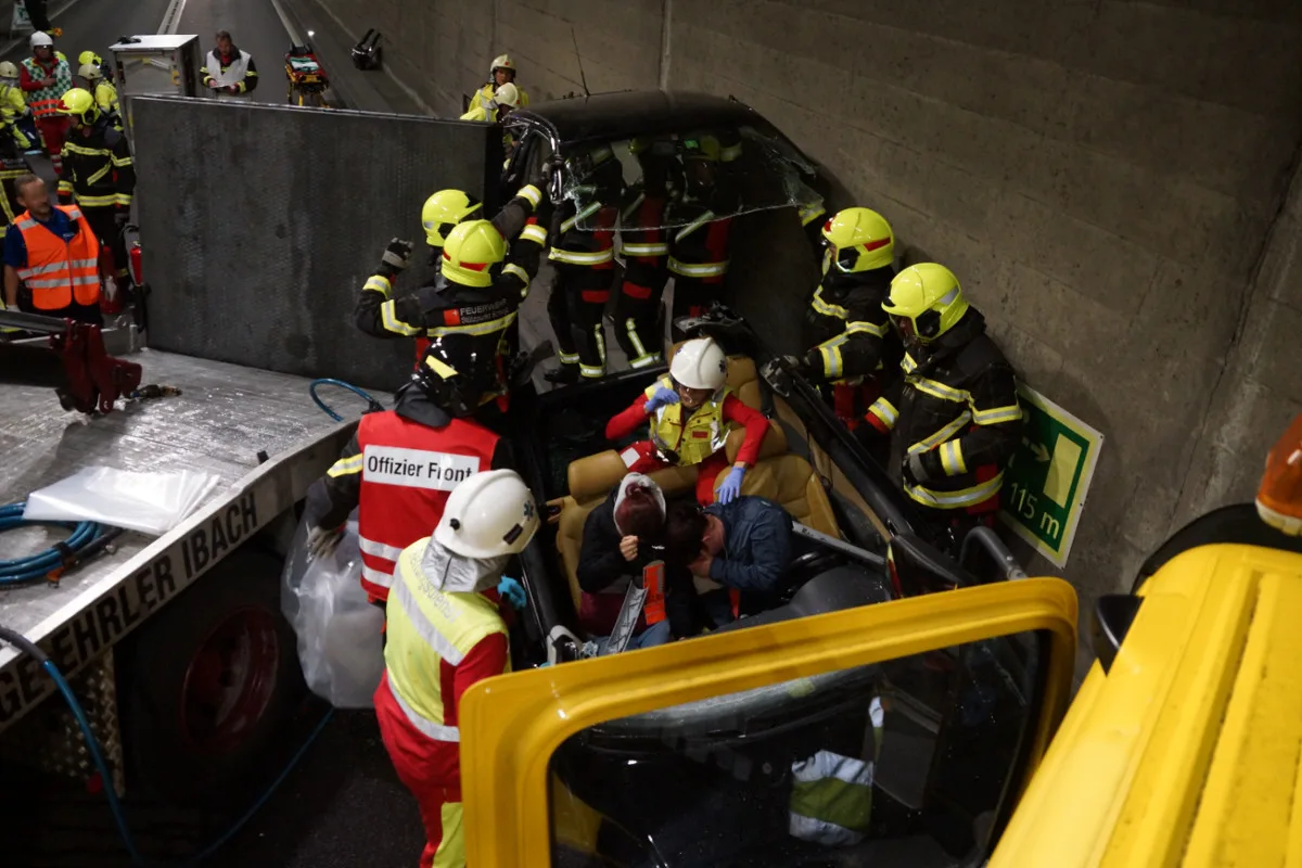 Sisikon UR - Test für den Ernstfall im Tellsplatte-Tunnel