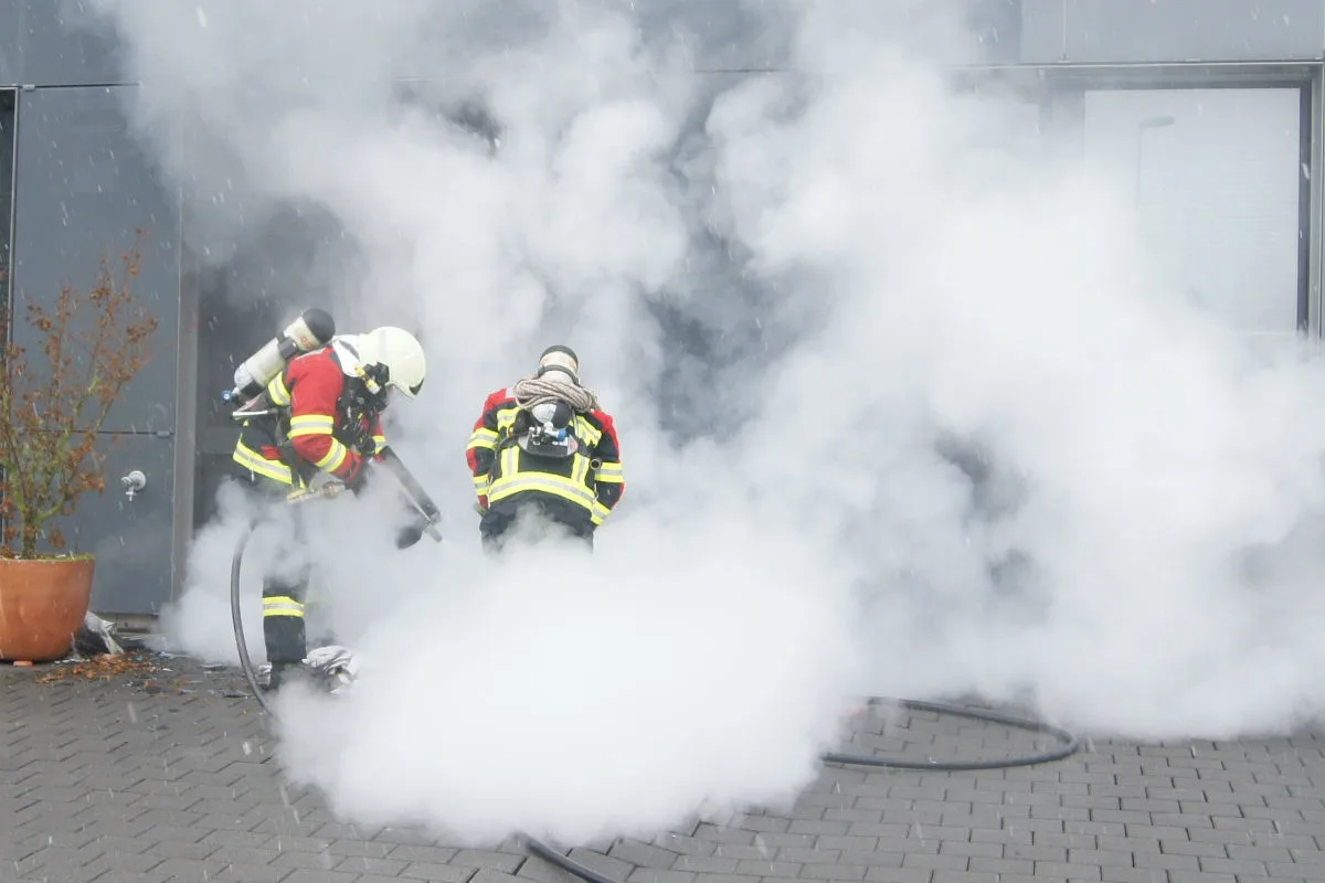 Brand zerstört Arztpraxis in Hünenberg