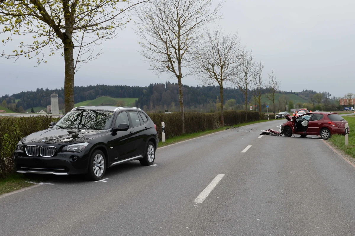 Nach Selbstcrash in Ettiswil mit weiterem Auto kollidiert - zwei Verletzte