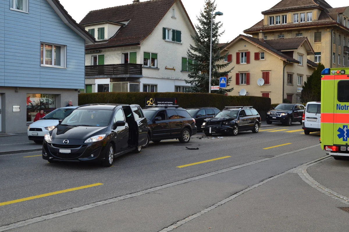 Verkehrsunfall in Herisau fordert drei Verletzte