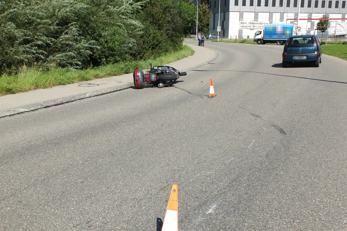 Gossau SG - Auto ausser Kontrolle geraten - Zeugenaufrufe