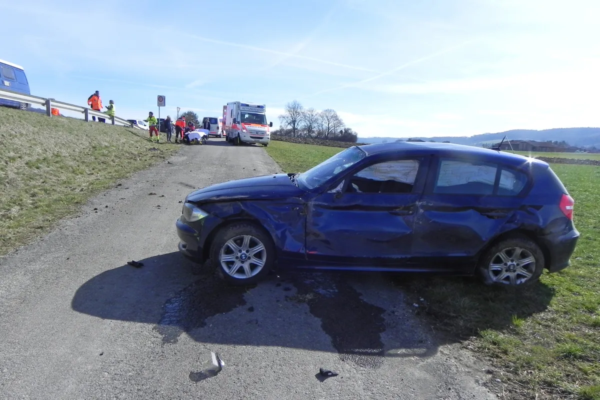 Wagenhausen TG - BMW überschlägt sich nach Kollision mit Lieferwagen