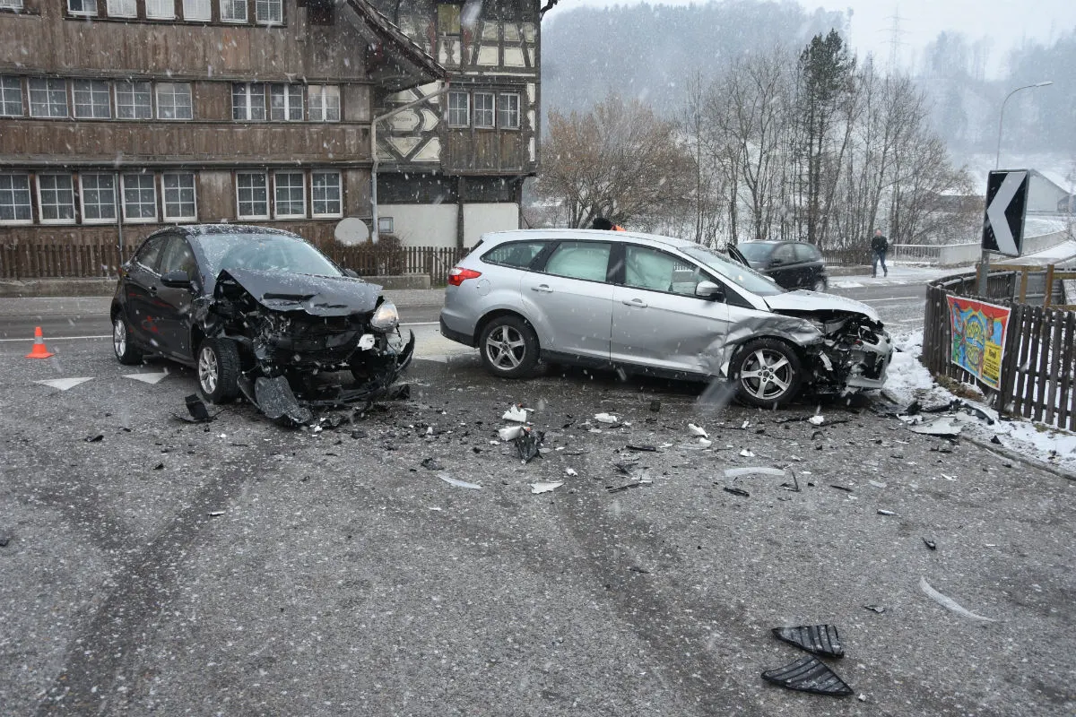 Flawil SG - Kollision beim Abbiegen