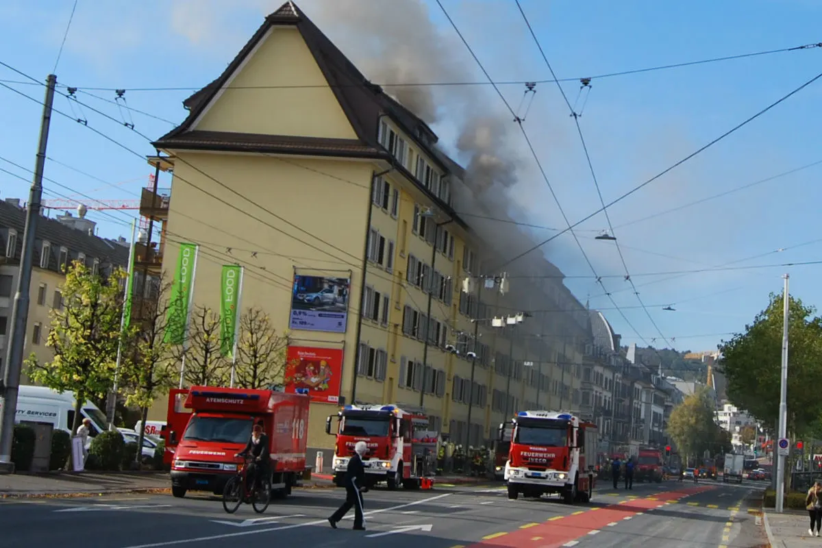 Luzern LU - Bei Wohnungsbrand eine Person verletzt