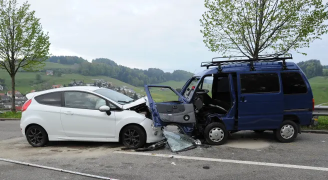 Nach Frontalkollision in Heiden eingeklemmt