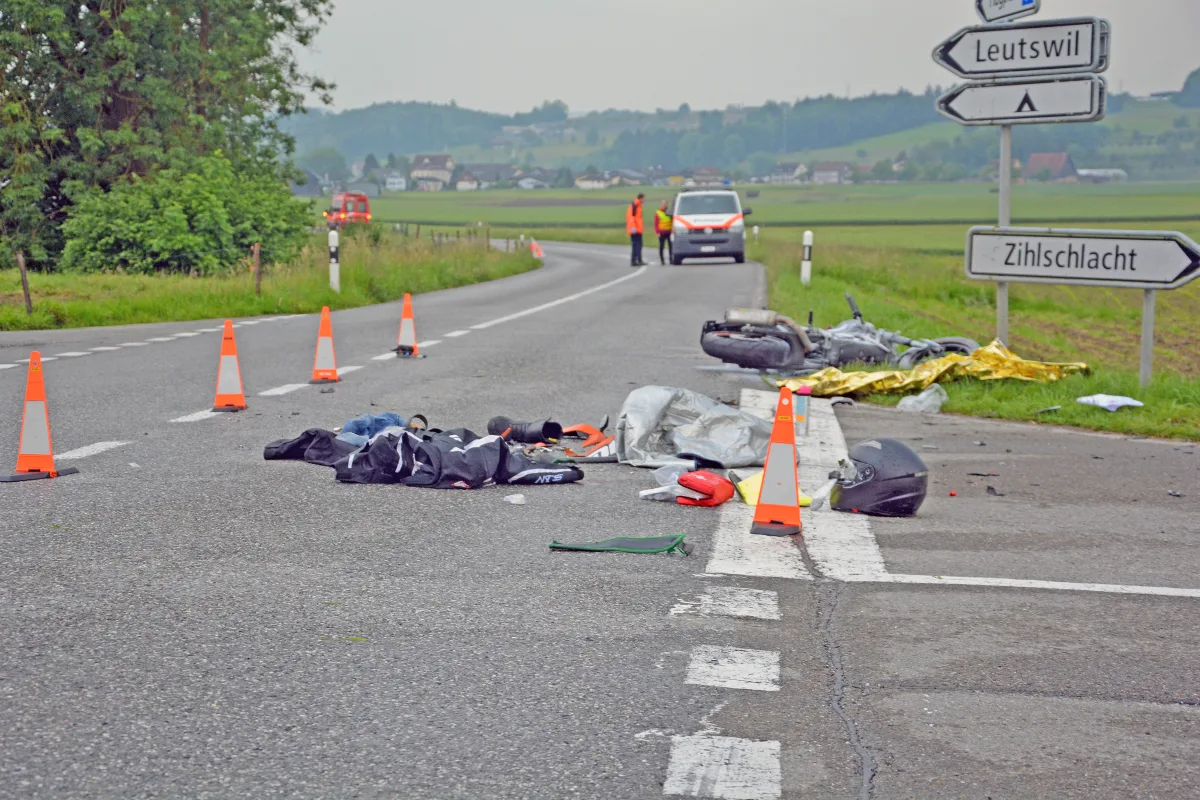 Schwer verletzt! Schlimmer Verkehrsunfall in Sitterdorf