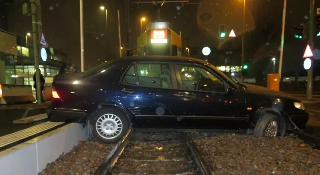 Mit Auto auf Abwegen! In Münchenstein unsanft parkiert