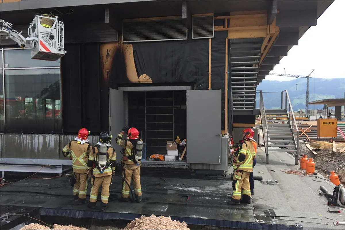 Rapperswil-Jona SG - Brand an Schulhausfassade