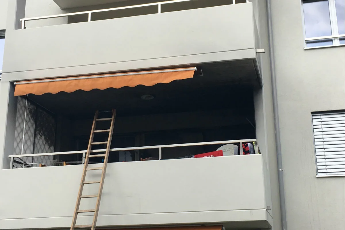 Neuenhof AG - Brand auf Balkon erfordert Feuerwehreinsatz