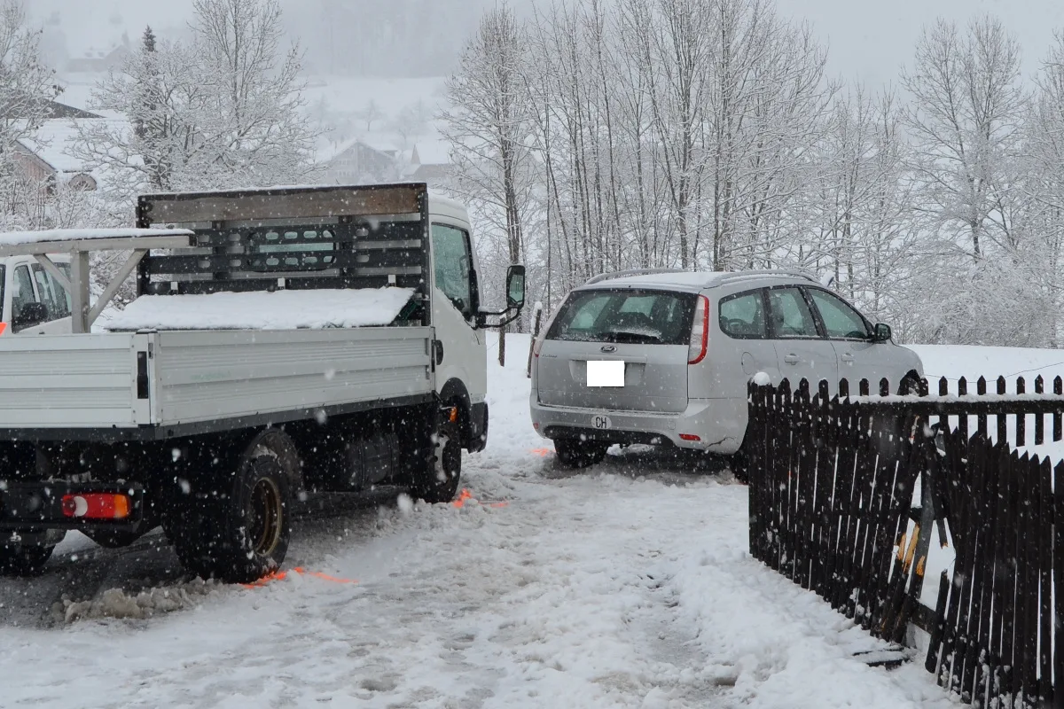 In Herisau mit Gartenzaun und Lieferwagen kollidiert
