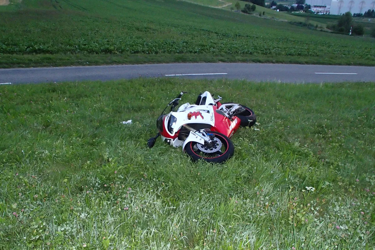 Dintikon AG - Motorrad nach Unfall zurückgelassen - Zeugenaufruf