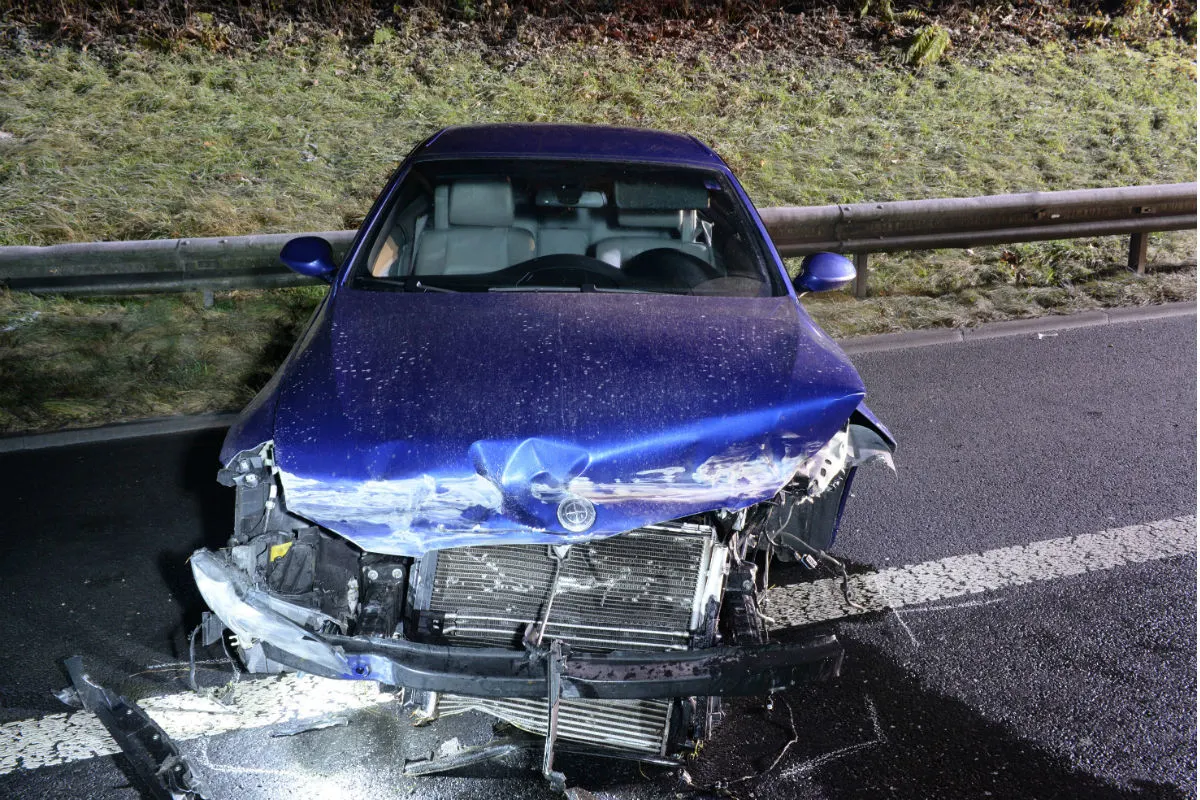Ebikon LU/A14 - Autofahrer prallt gegen Leitplanken