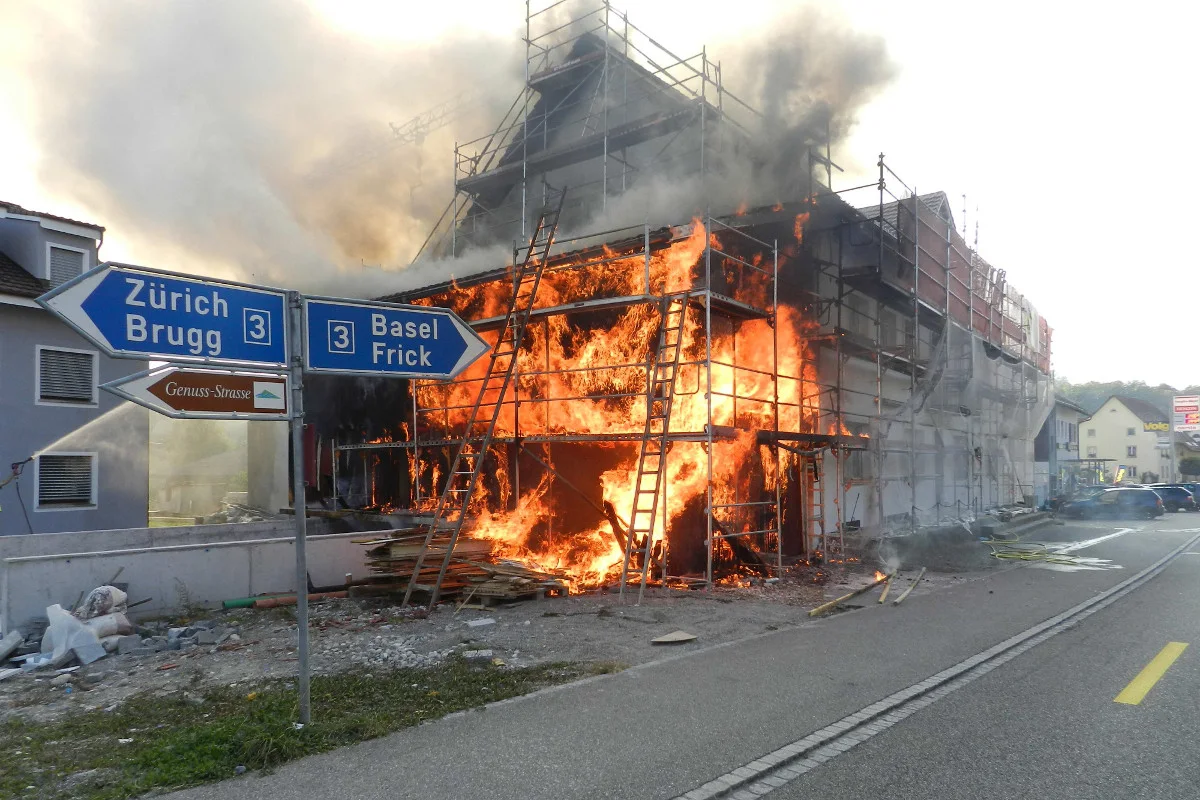Bözen/Seon AG - Feuer in Wohnhäusern ausgebrochen