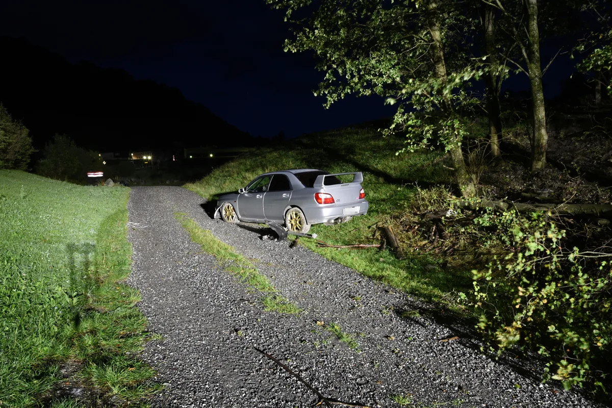 Maienfeld GR - 21-Jähriger schrottet seinen Subaru - Zeugenaufruf