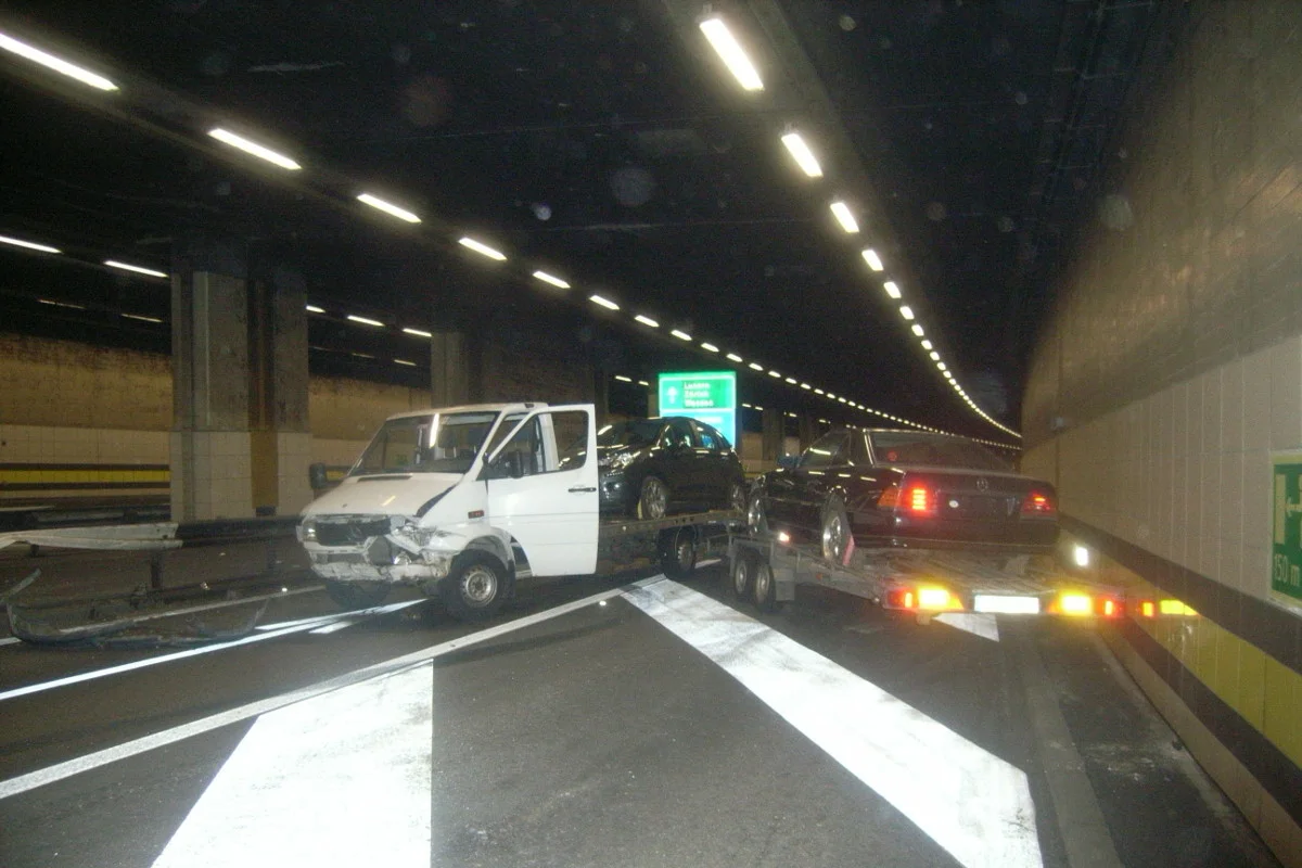 Göschenen: Alleincrash im Gotthardstrassentunnel