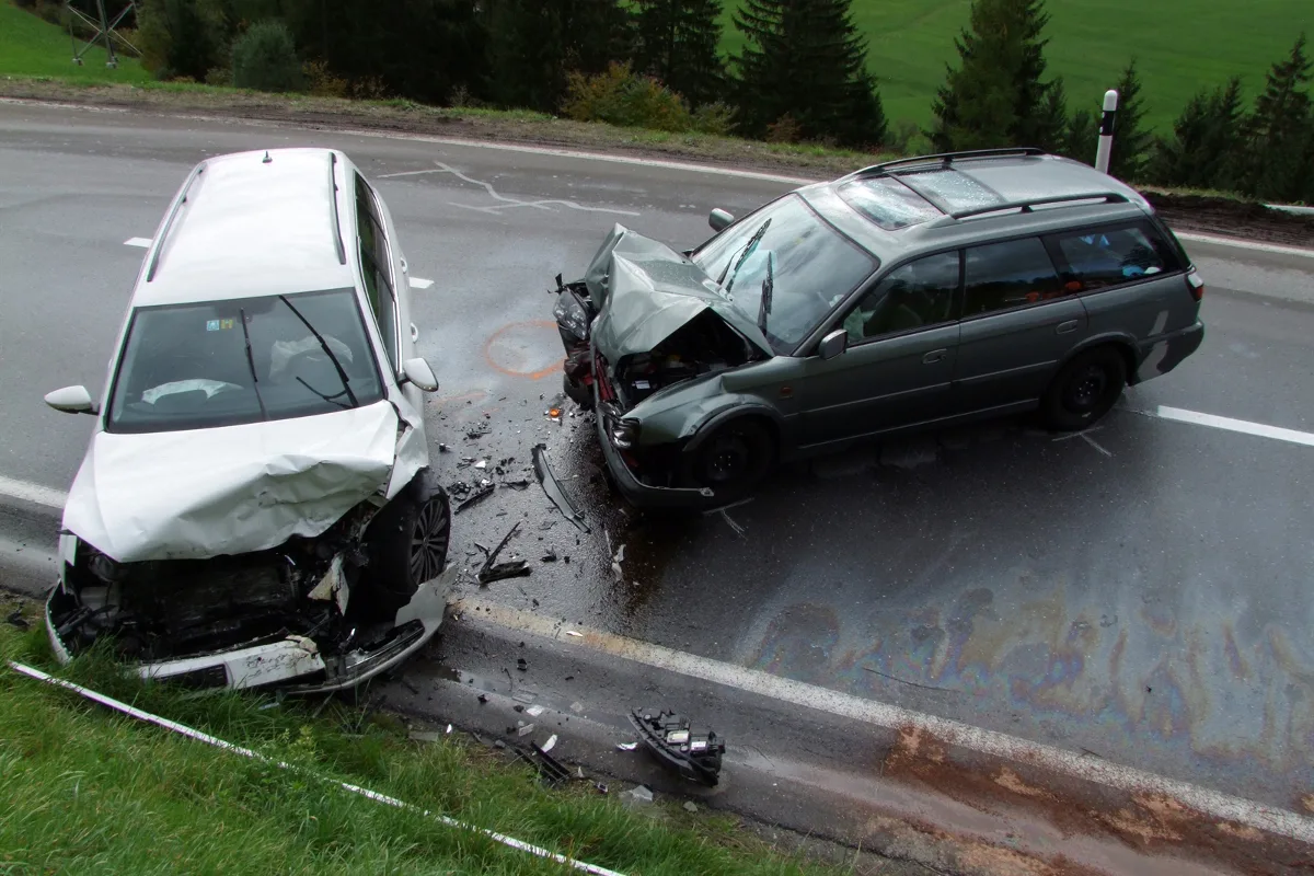 Sekundenschlaf! Frontalcrash in Cunter fordert fünf Verletzte
