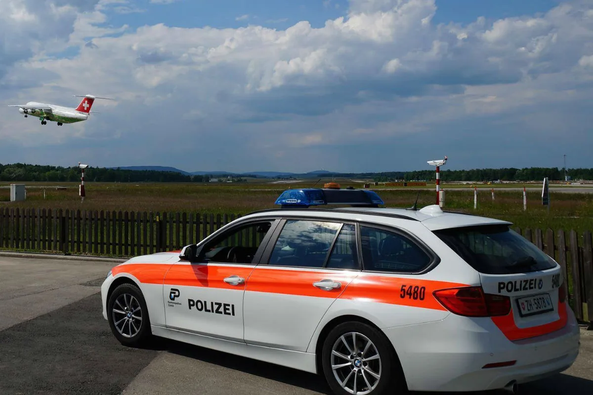 Flughafen Zürich ZH - Drogenkurier verhaftet und Khat sichergestellt