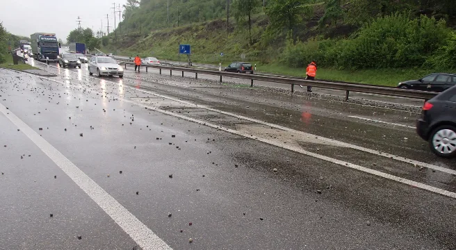 Kiesmeer auf der A3 bei Mumpf