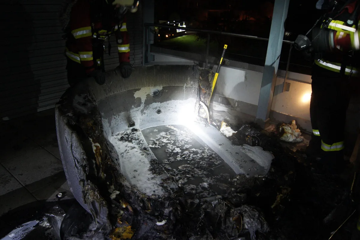 Cham ZG - Whirlpool brennt lichterloh 