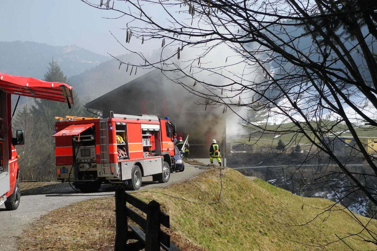 Mann kommt bei Hausbrand in Vorderthal ums Leben