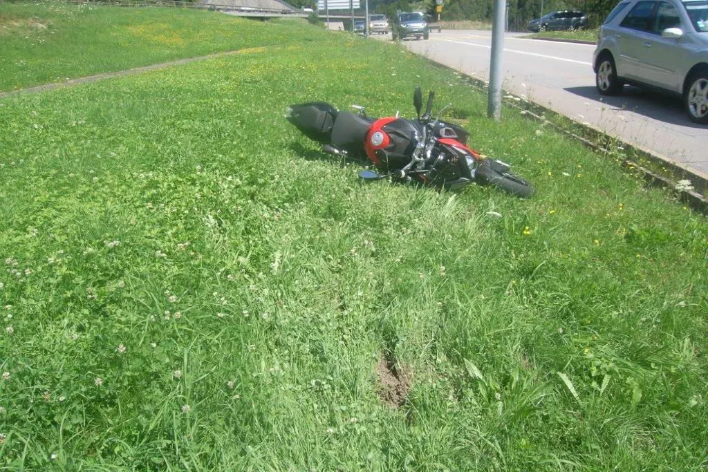 Wassen UR - Kollision zwischen Personenwagen und Motorrad