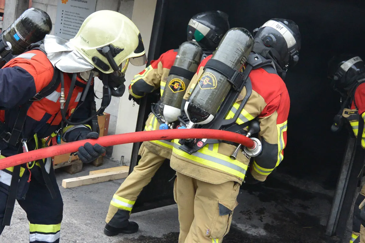 Bern BE - Zusammenarbeit von Berufsfeuerwehr und Milizfeuerwehr