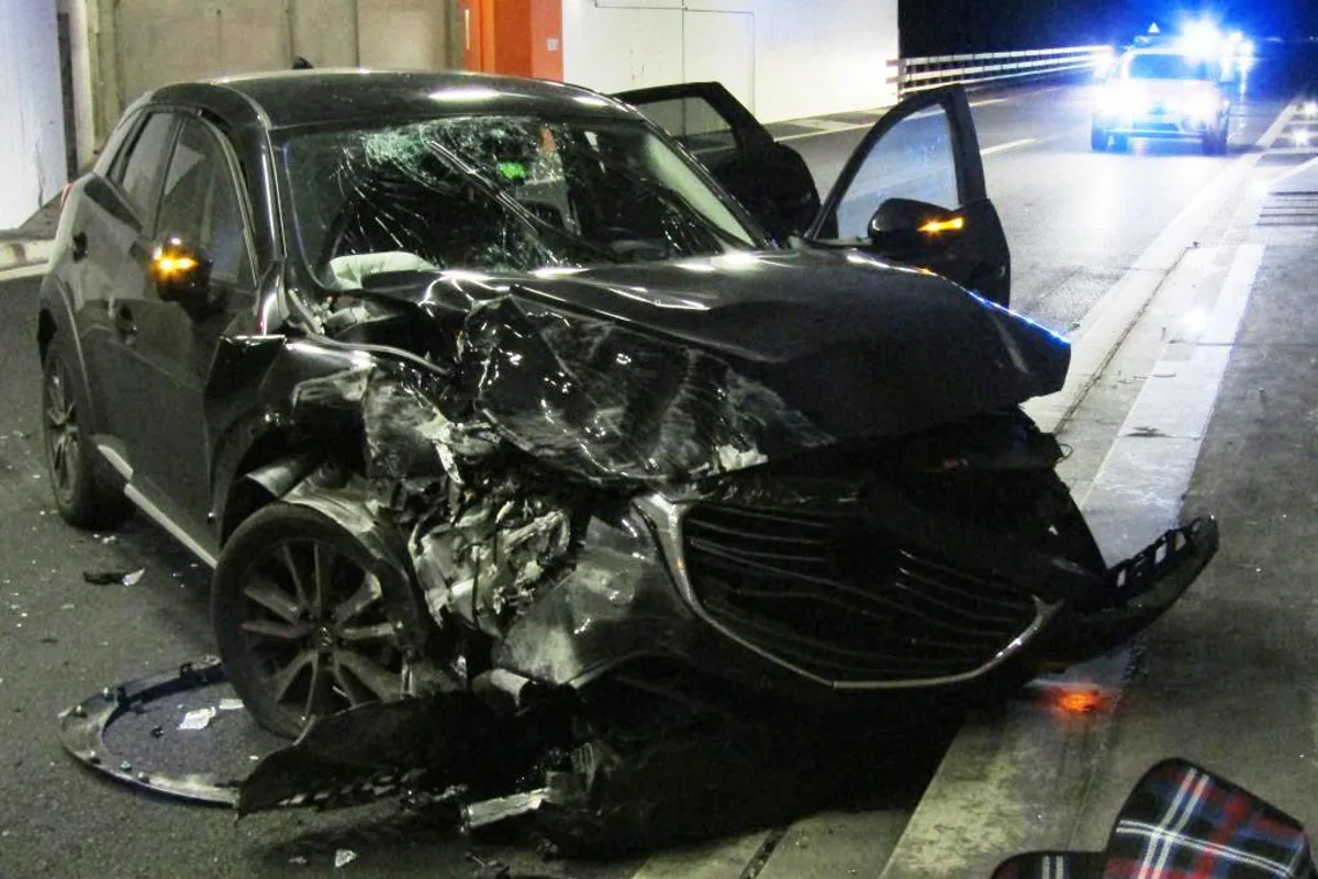Weesen GL - Heftiger Alleincrash im Kerenzerbergtunnel