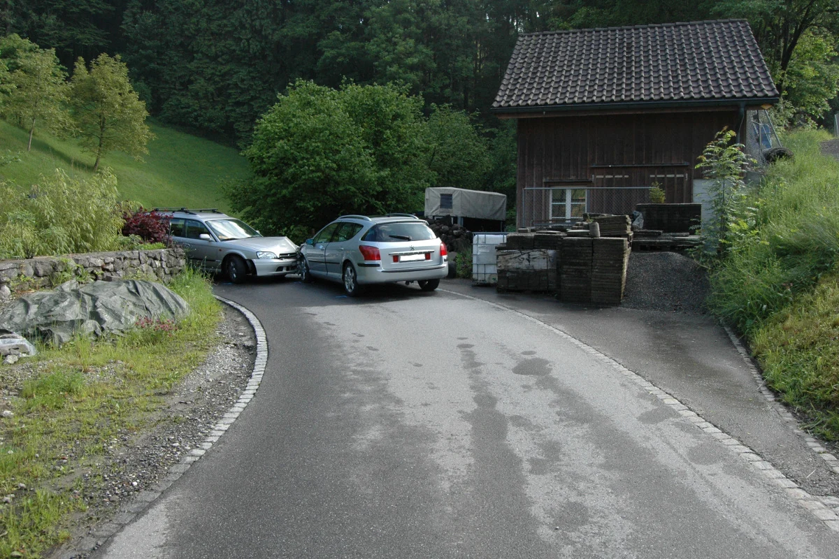 Wolfhalden: Zusammenstoss in unübersichtlicher Kurve