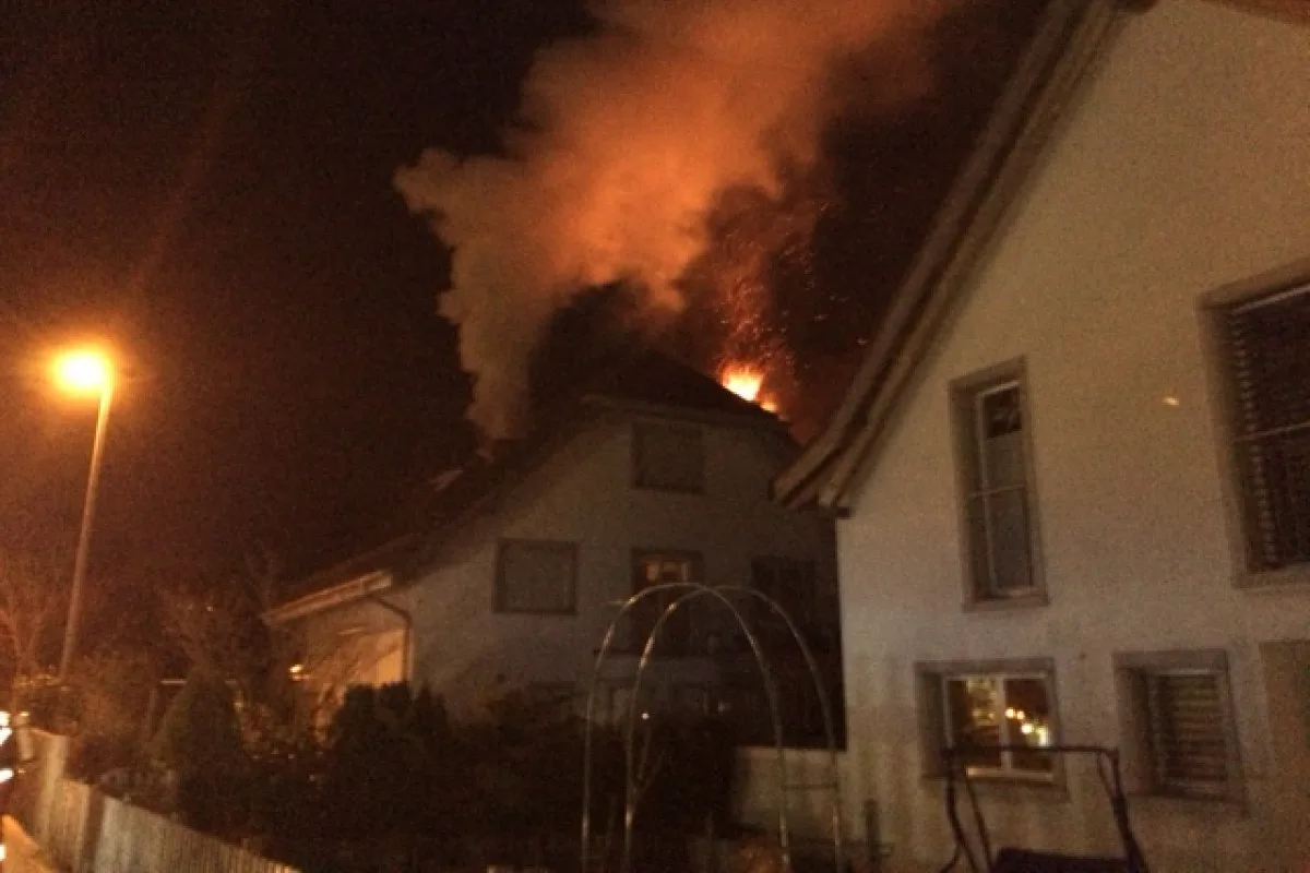 Zwei Verletzte bei Brand in Dürnten
