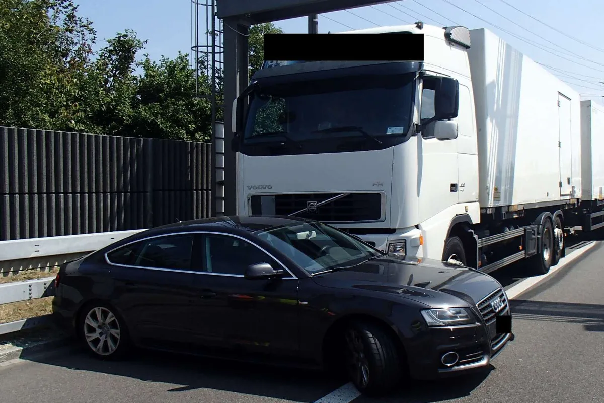 Kollision bei Fahrstreifenwechsel auf der A1 bei Rothrist