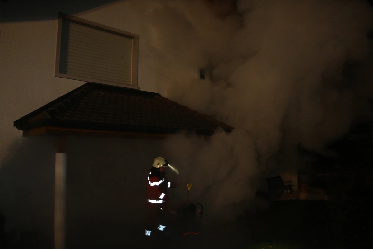 Oberweningen ZH - Brand in Einfamilienhaus