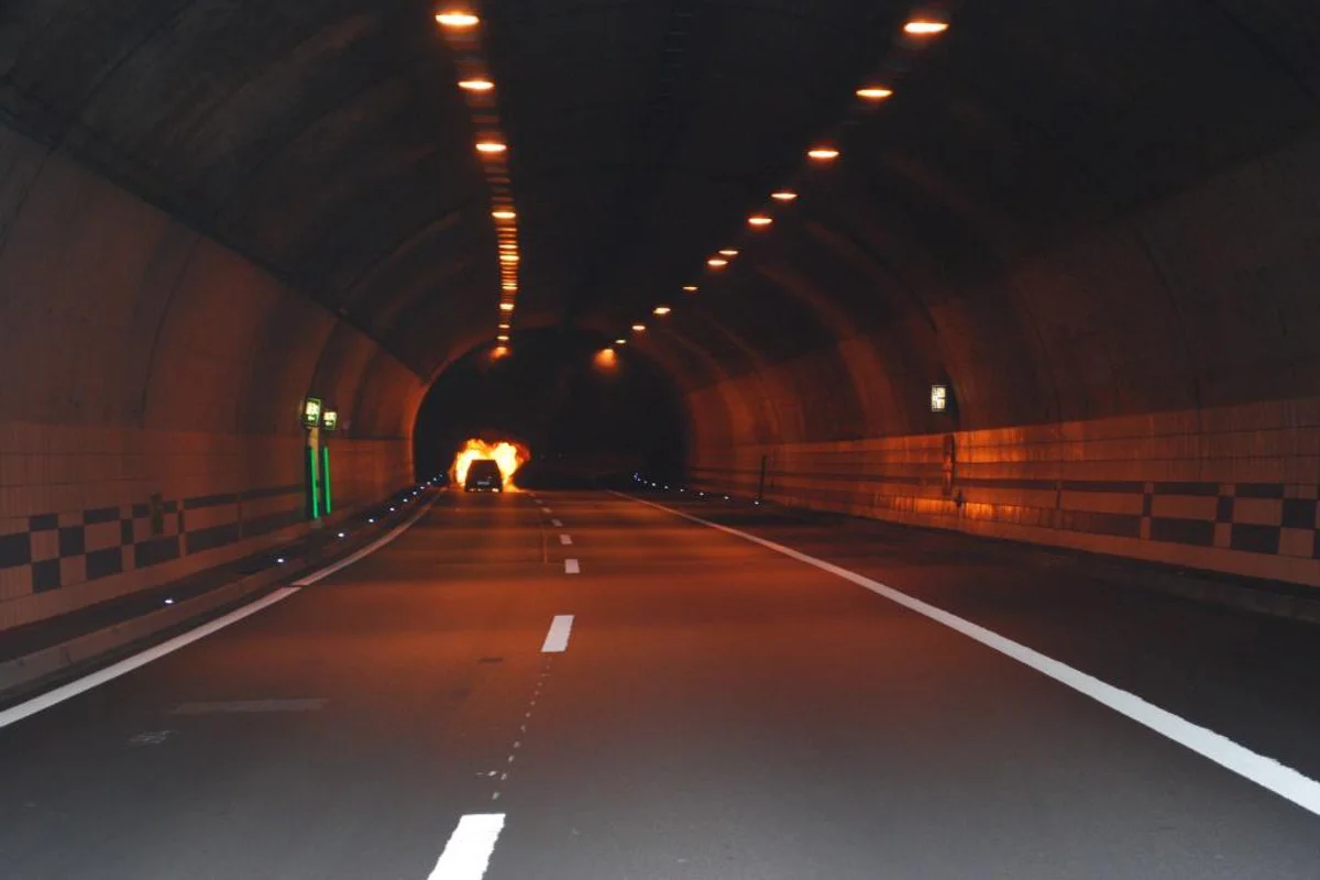 Eich: A2 wegen Brand nach Unfall gesperrt