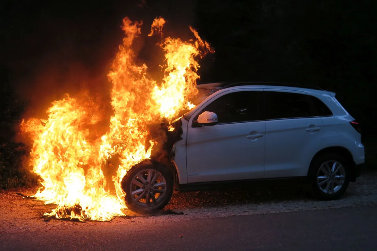 Autobrand führt zu Feuerwehr-Einsatz in Muttenz