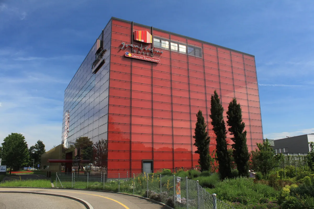 Basel BS - Velofahrerin vor dem Grand Casino angefahren - Zeugenaufruf