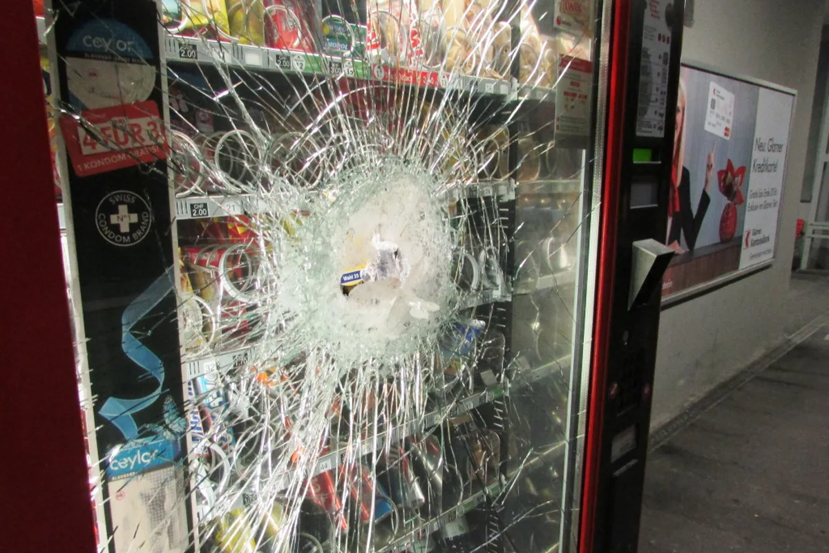 Vandalen beim Bahnhof Netstal aktiv