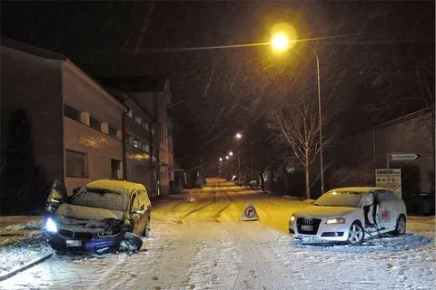 Stettfurt TG - Auf schneebedeckter Strasse verunfallt