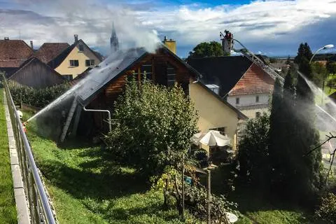 Benken ZH - Dachstockbrand in Einfamilienhaus