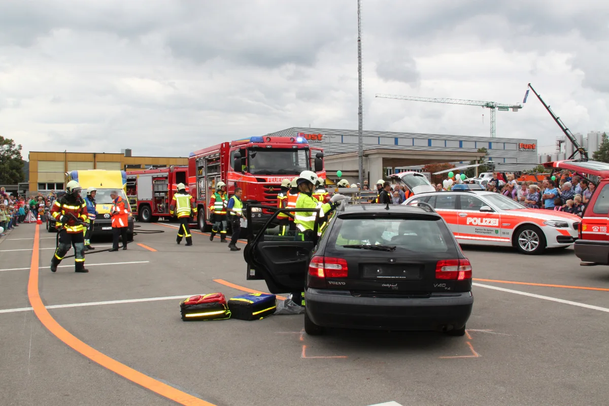 Birr/Zeiningen AG: Zwei Töfffahrer bei Unfällen verletzt