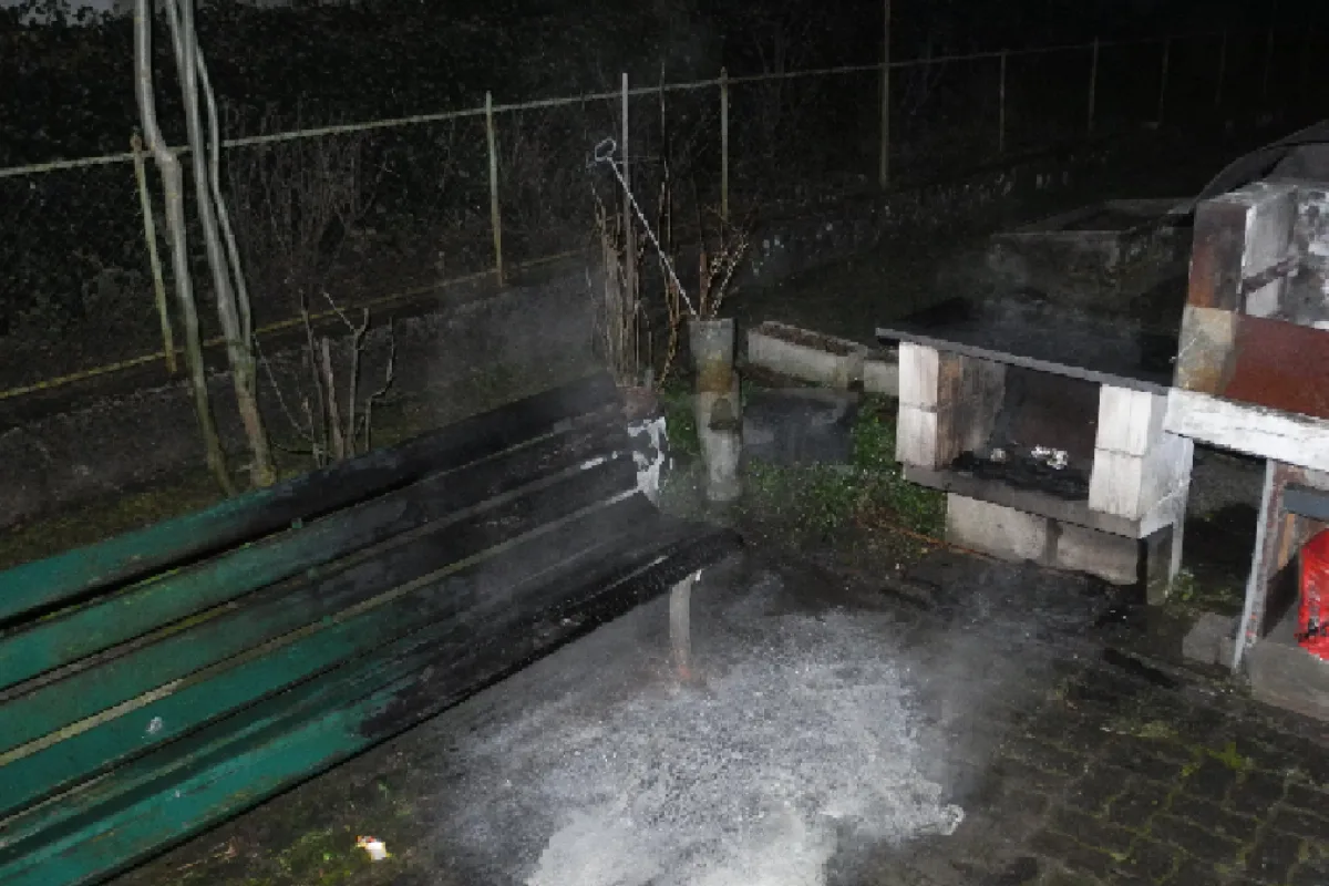 Lachen: Bänkli in Gartensitzplatz angezündet