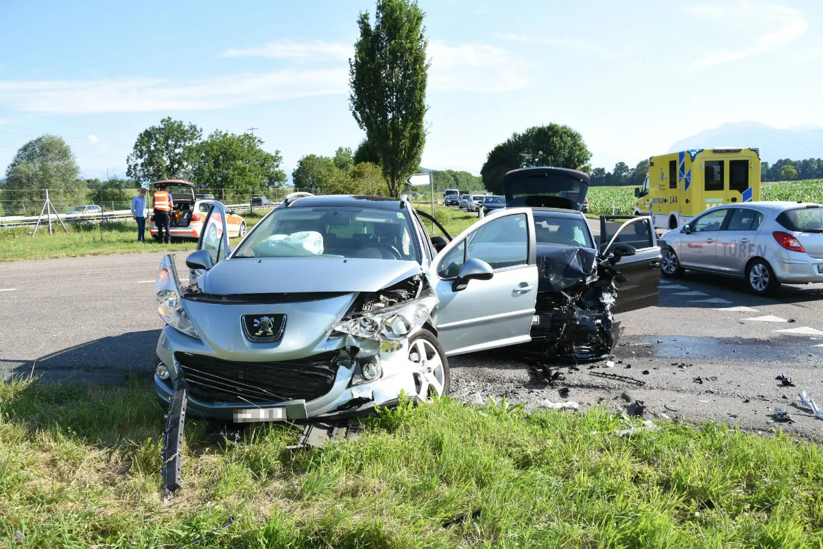 Diepoldsau SG - Drei Autos in Unfall verwickelt