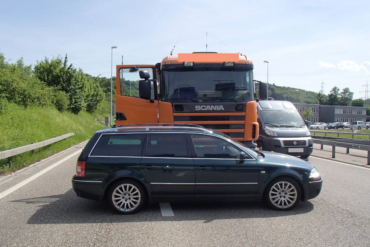 Rheinfelden: Kollision beim Spurwechsel auf der A98