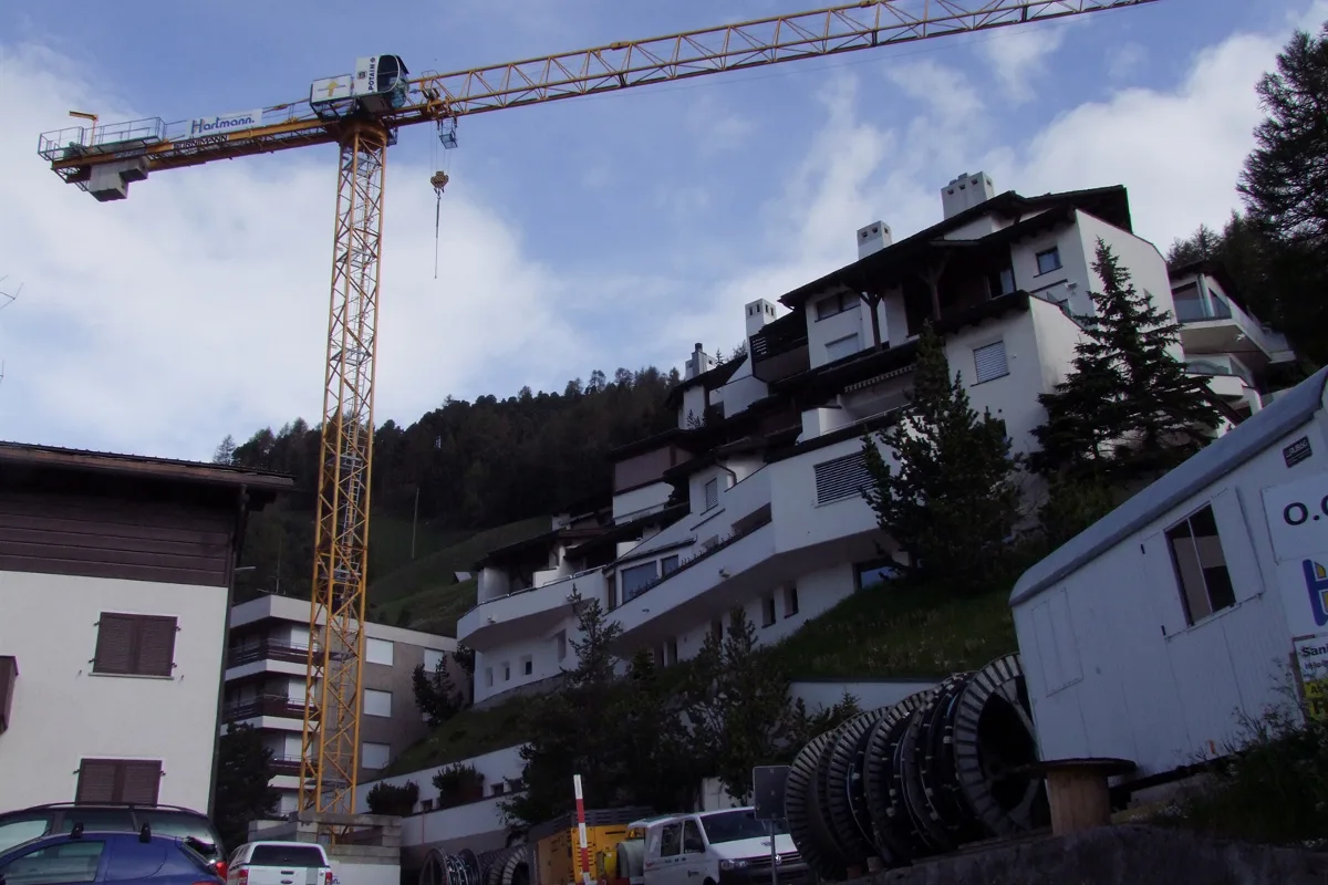 Blitzeinschlag in St. Moritz - Kranführer verletzt 