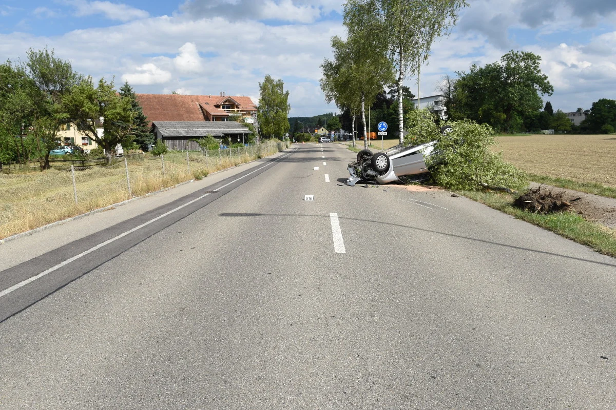 Elgg ZH - Autofahrer schwer verunglückt