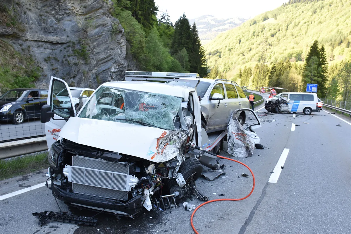 Schiers GR - Mehrere Verletzte bei seitlich-frontalem Crash